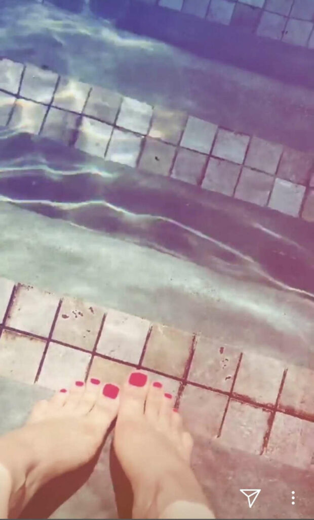 Avril Lavigne Dont They Look Really Nice Feet