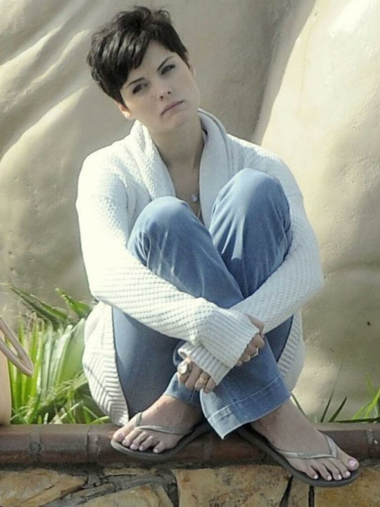 Jaimie Alexander And Her Cute Toes Feet