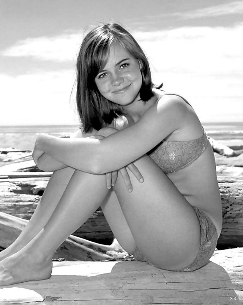 Sally That Girl Fee