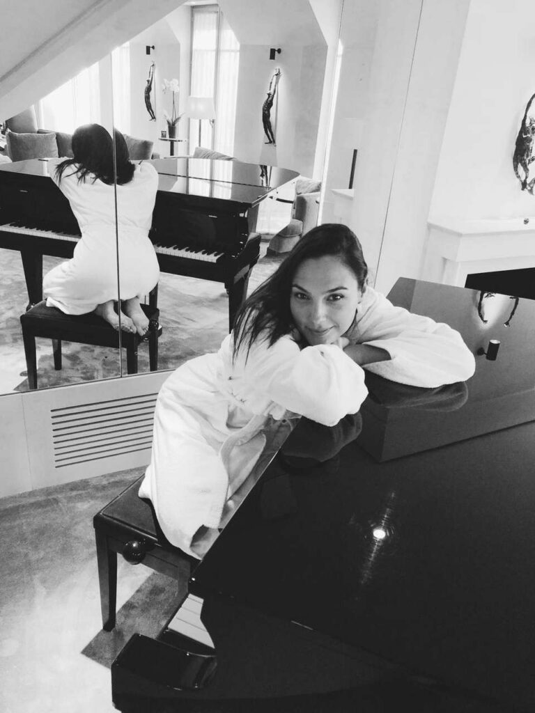 Gal Godot From Her Twitter Feet