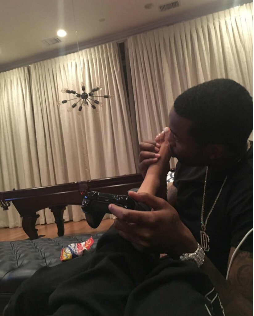 Nicki Minaj Having Her Toes Kissed Feet