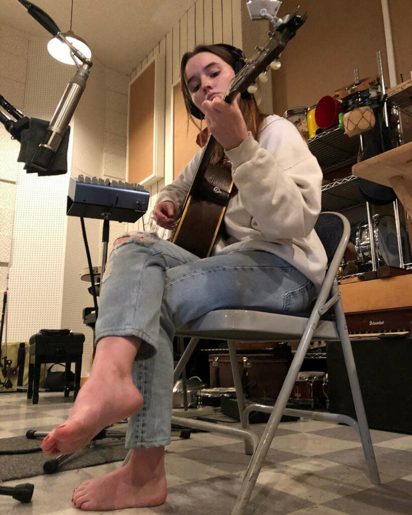 Kaitlyn Dever From Instagram Feet