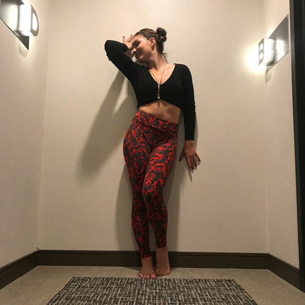 Camren Bicondova Feet