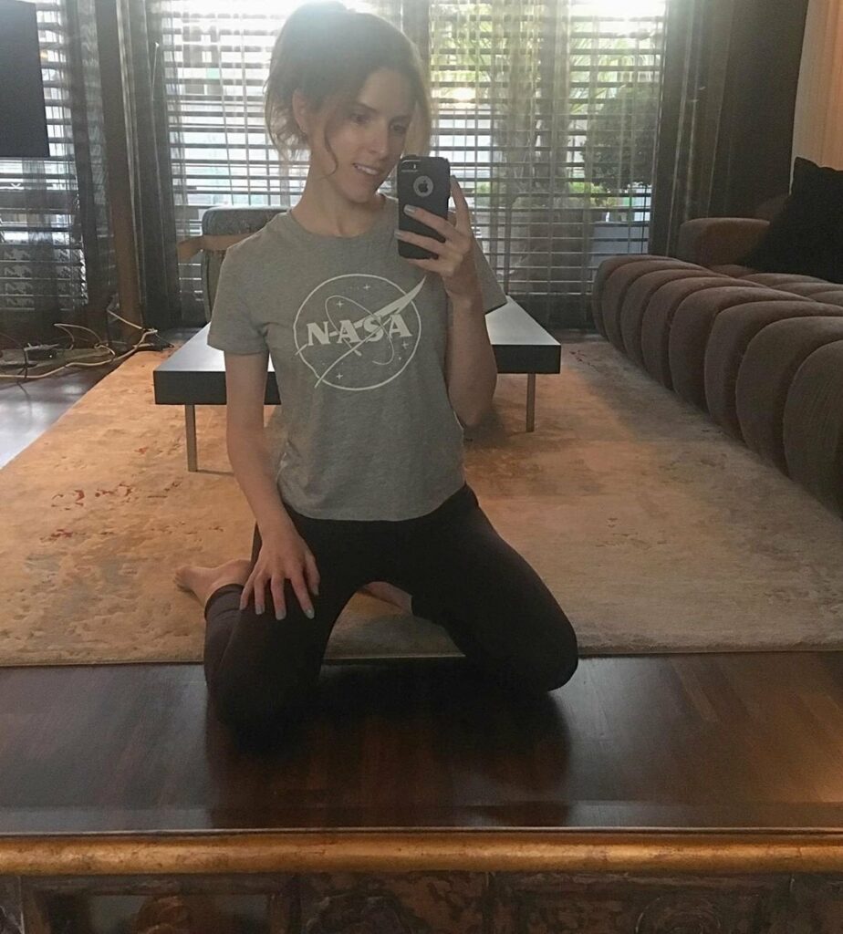Anna Kendrick Has The Perfect Arches For Fun Feet