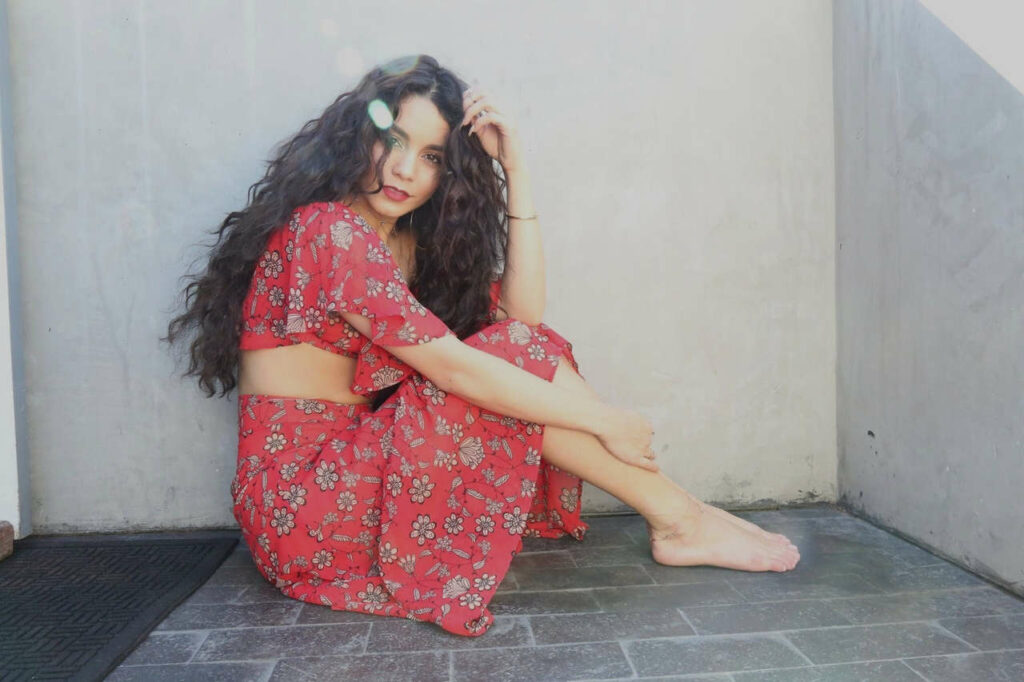 Vanessa Hudgens Again Feet