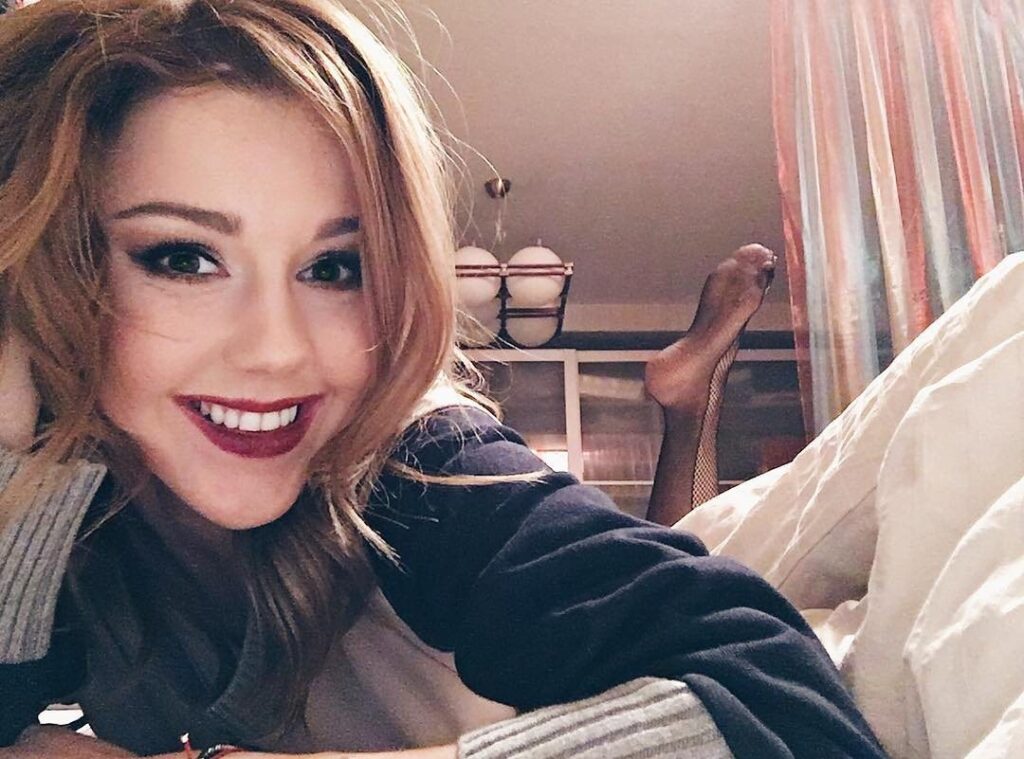 Yulianna Karaulova Feet
