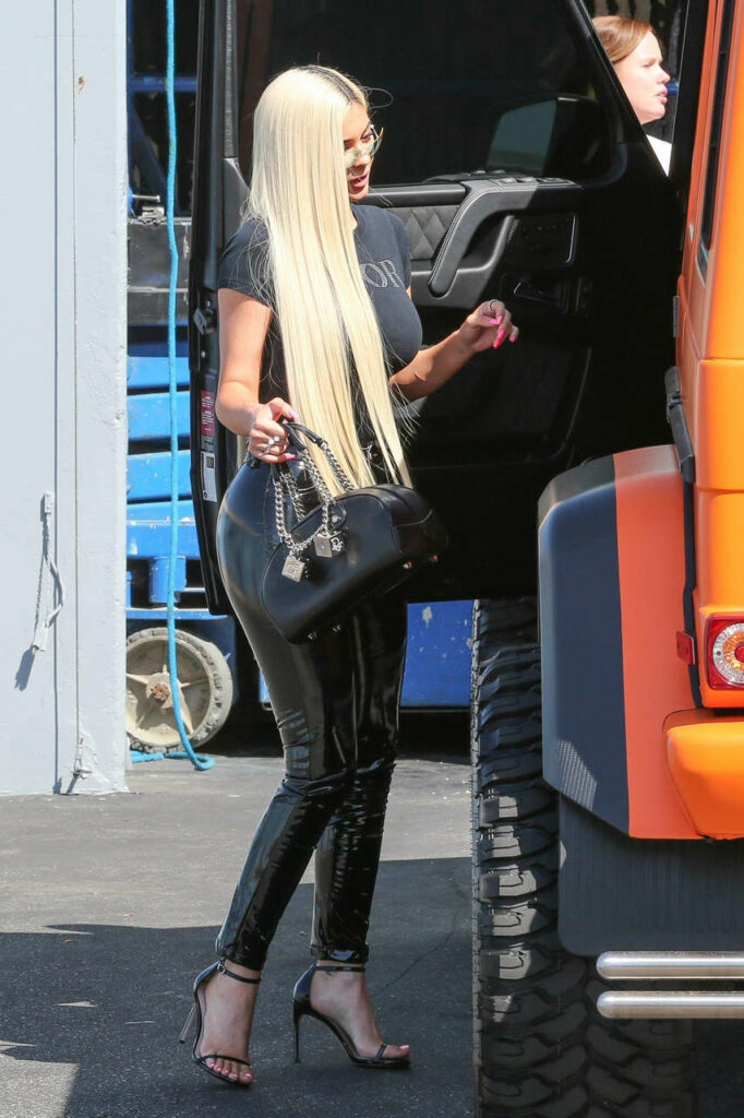 Kylie Jenner Pretty Pink Toes Feet