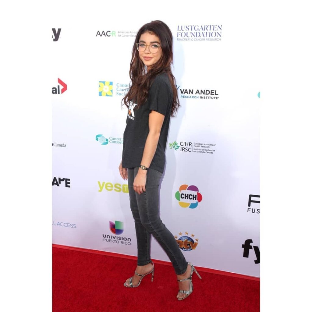 Sarah Hyland Beautiful Gorgeous Sexy Actress Feet (2 photos)