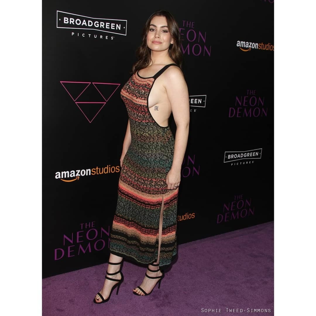 Sophie Tweed Simmons Sideboob Prettyfeet Feet