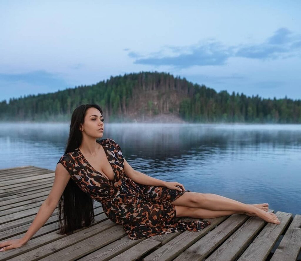 Gorgeous Woman Prettyfeet Feet Toes Footqueen (2 photos)