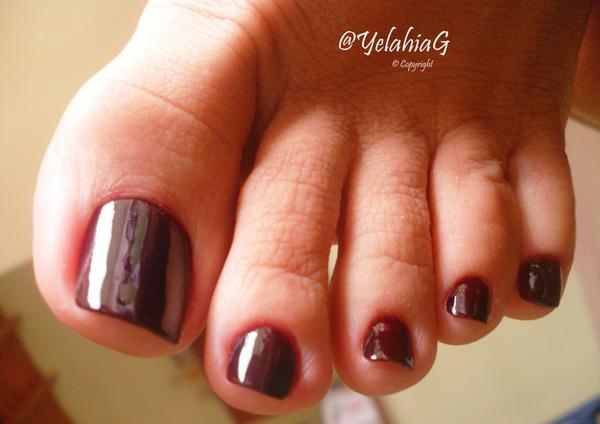 Lovely Yelahiag Shows Of Her Hot Feet And Toe