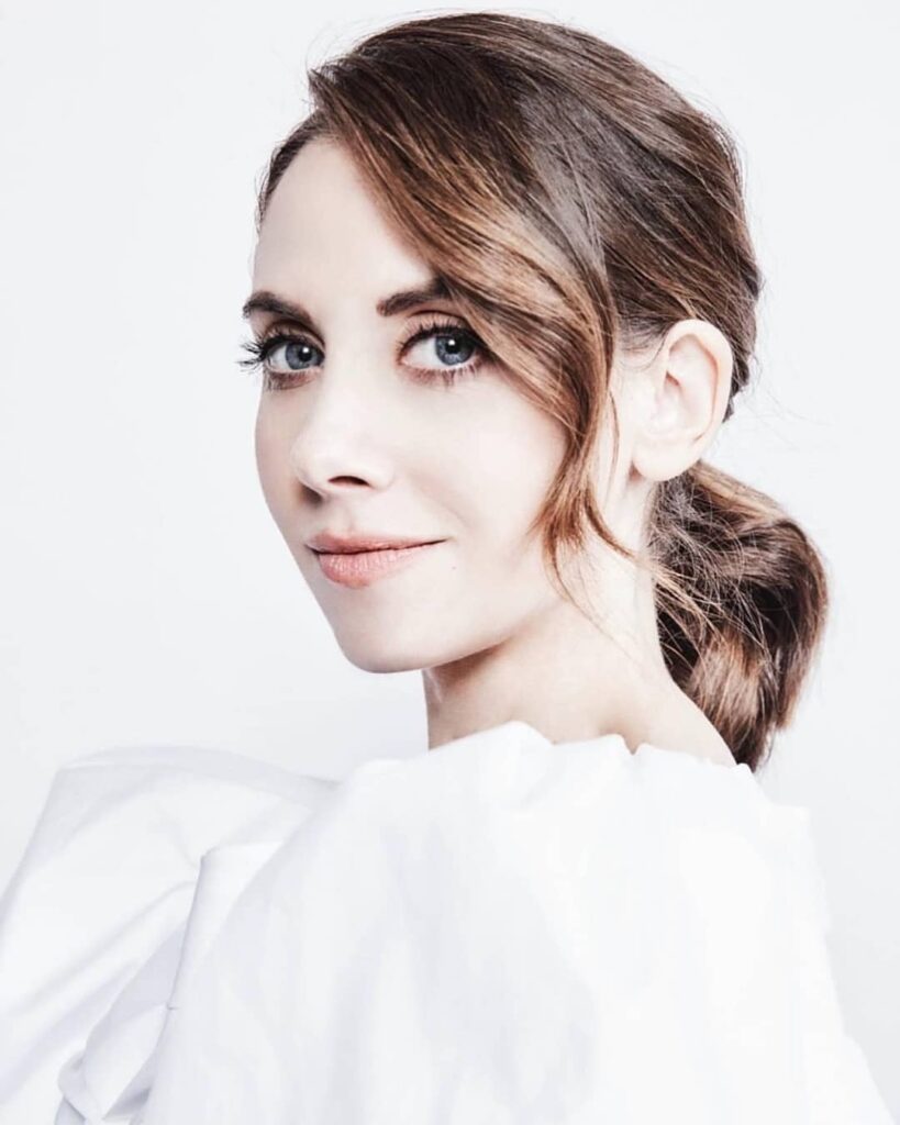 Alison Brie Gorgeous Actress Feet (2 photos)