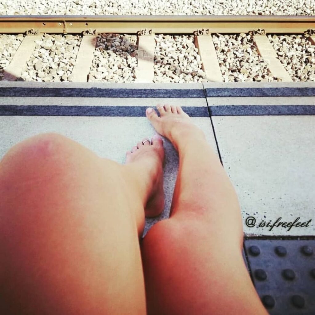 Love The Toerings Repost Isifreefeet (2 photos)