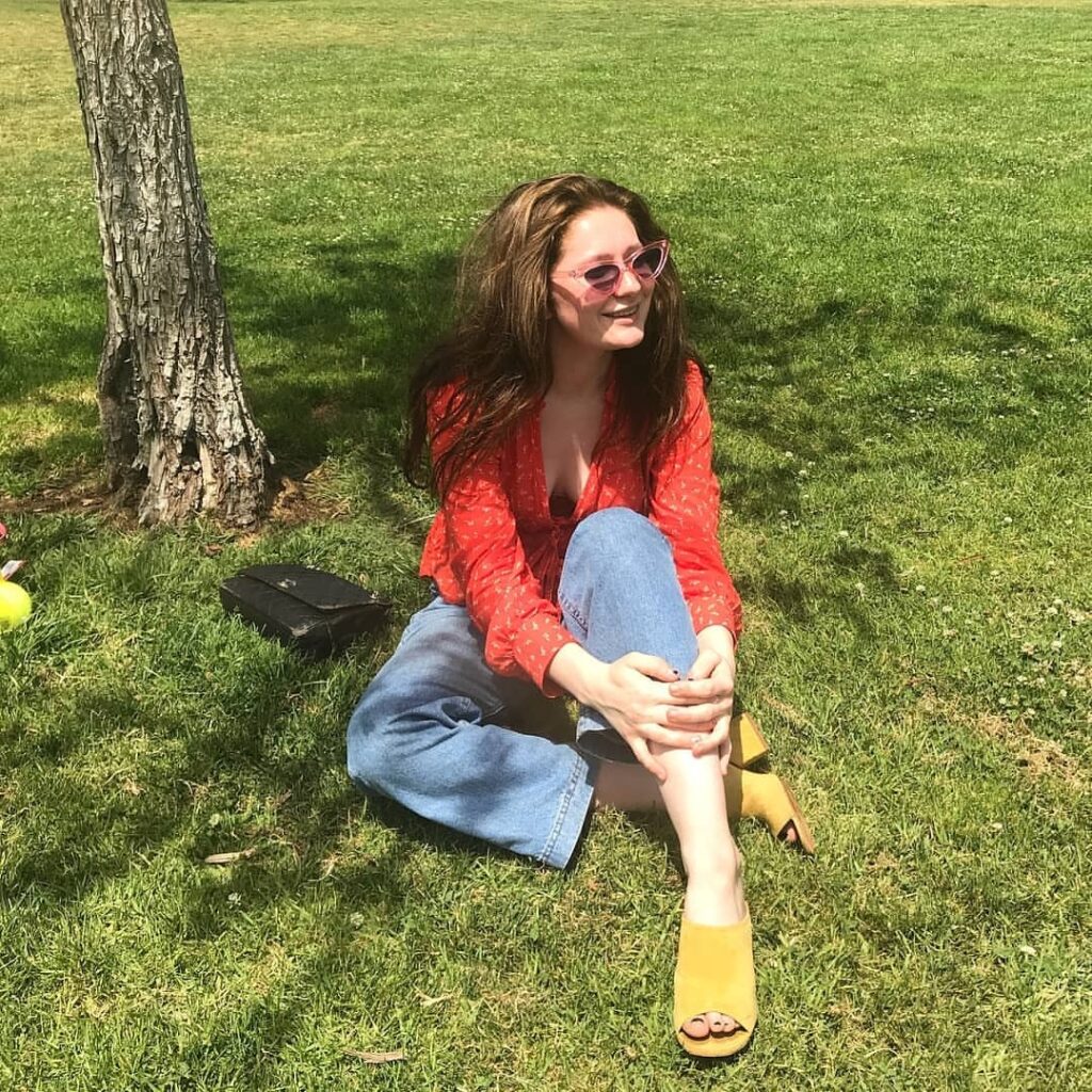 Emma Kenney Shameless Prettyfeet Feet Toes (3 photos)