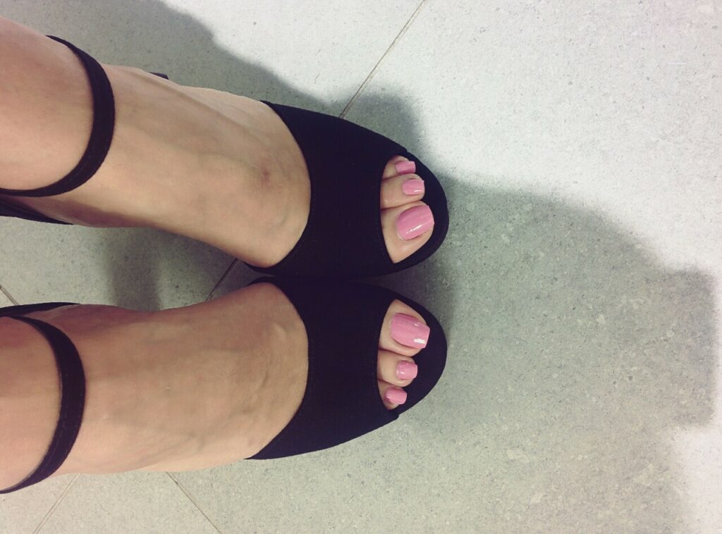 Follow Me On Instagram For More Exclusive Pictures Feet (4 photos)