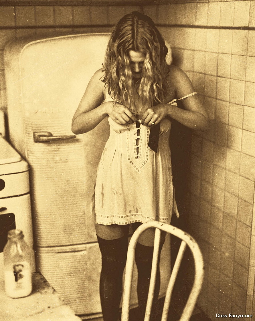 Drew Barrymore Hot Sexy Photoshoot Cleavage Feet