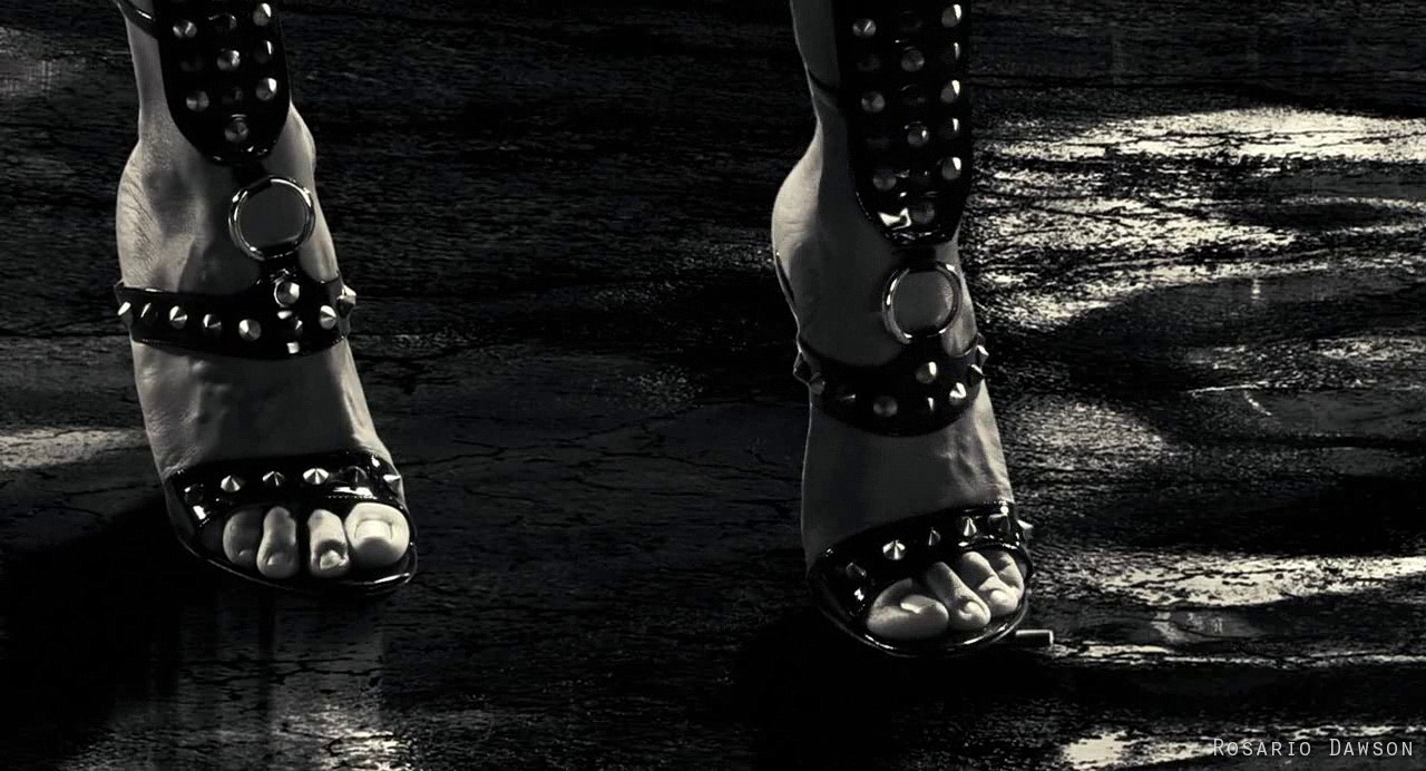 Rosario Dawson 22 Smile Feet Toes