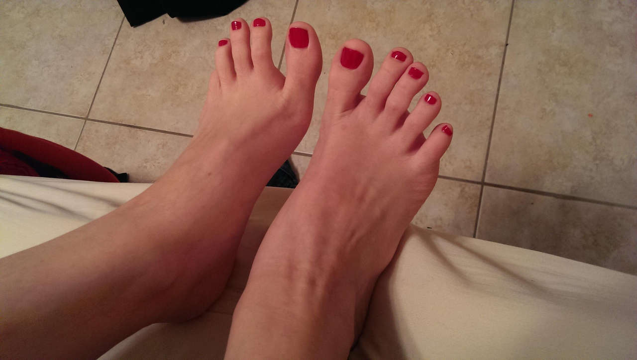 Ashlynn Taylor Feet