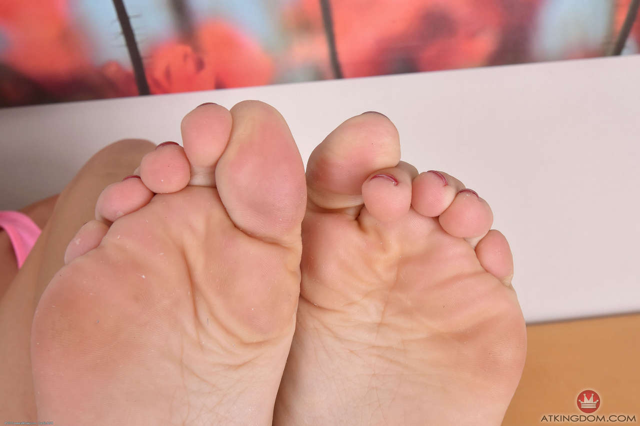 Ashlynn Taylor Feet