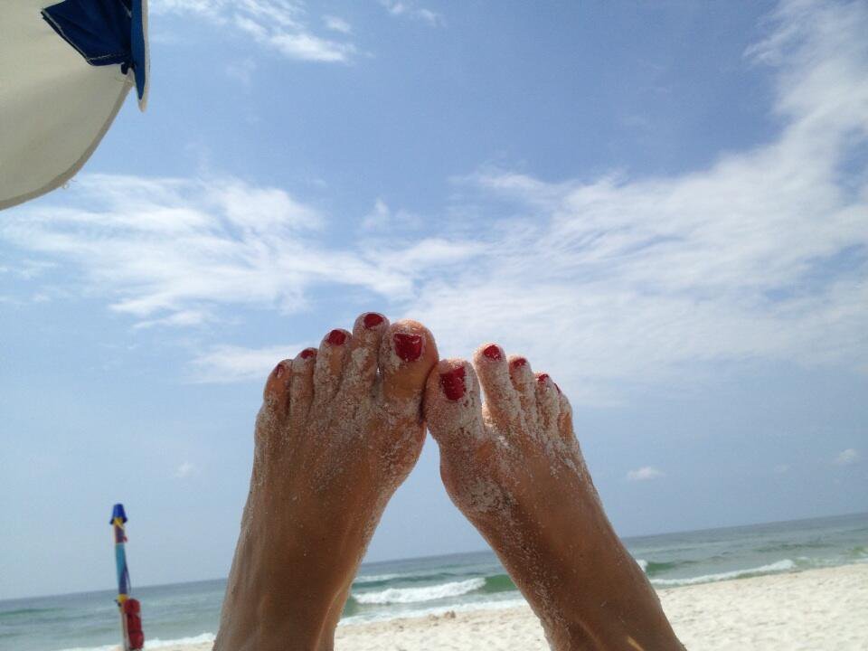 Leslie Castay Feet