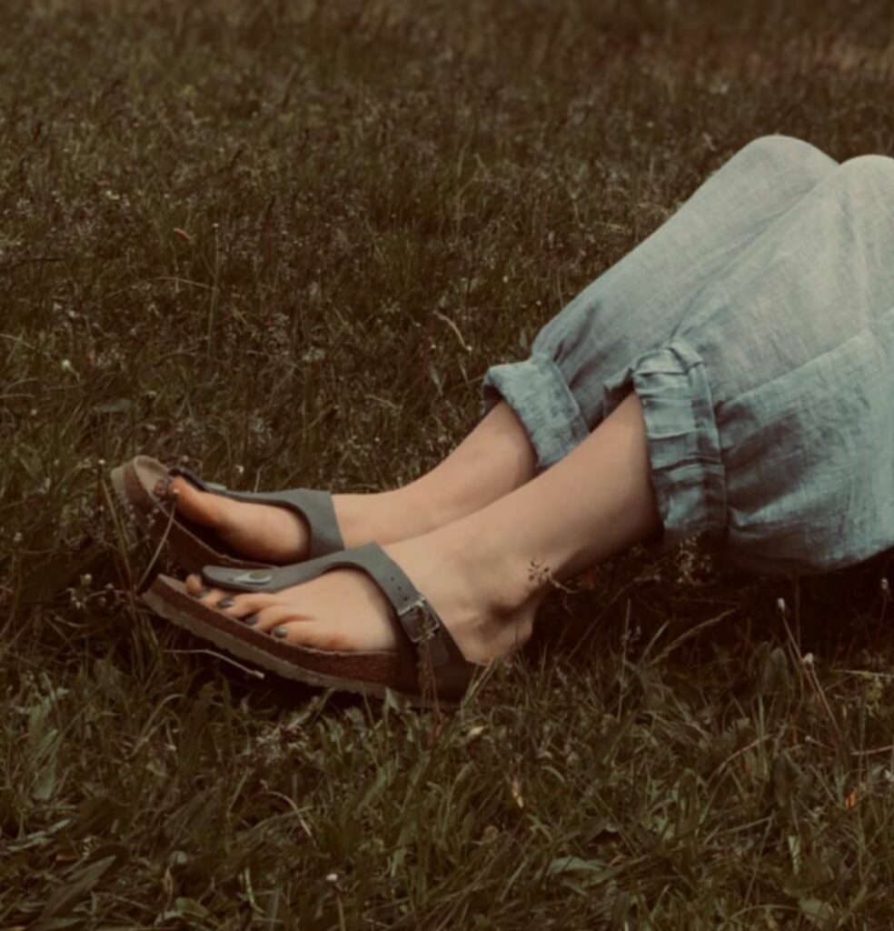 Fereshteh Hosseini Feet (4 photos)