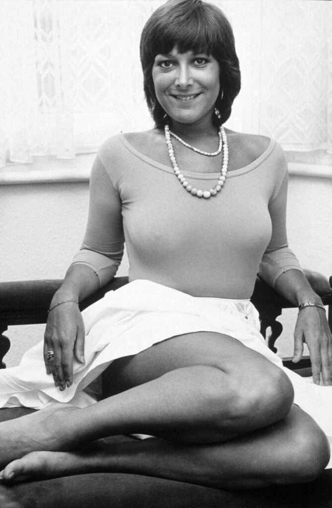 Lynda Bellingham Feet (10 photos)