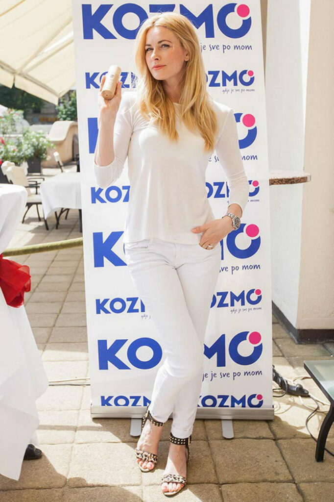 Iris Rajcic Feet (2 photos)