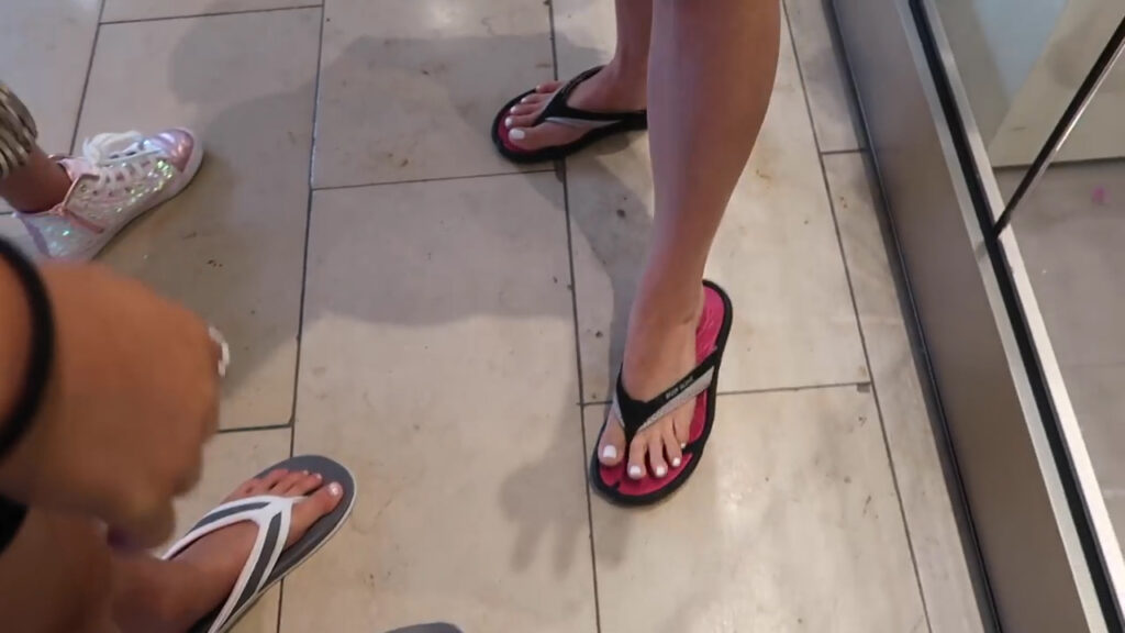 Katie Leblanc Feet (2 photos)