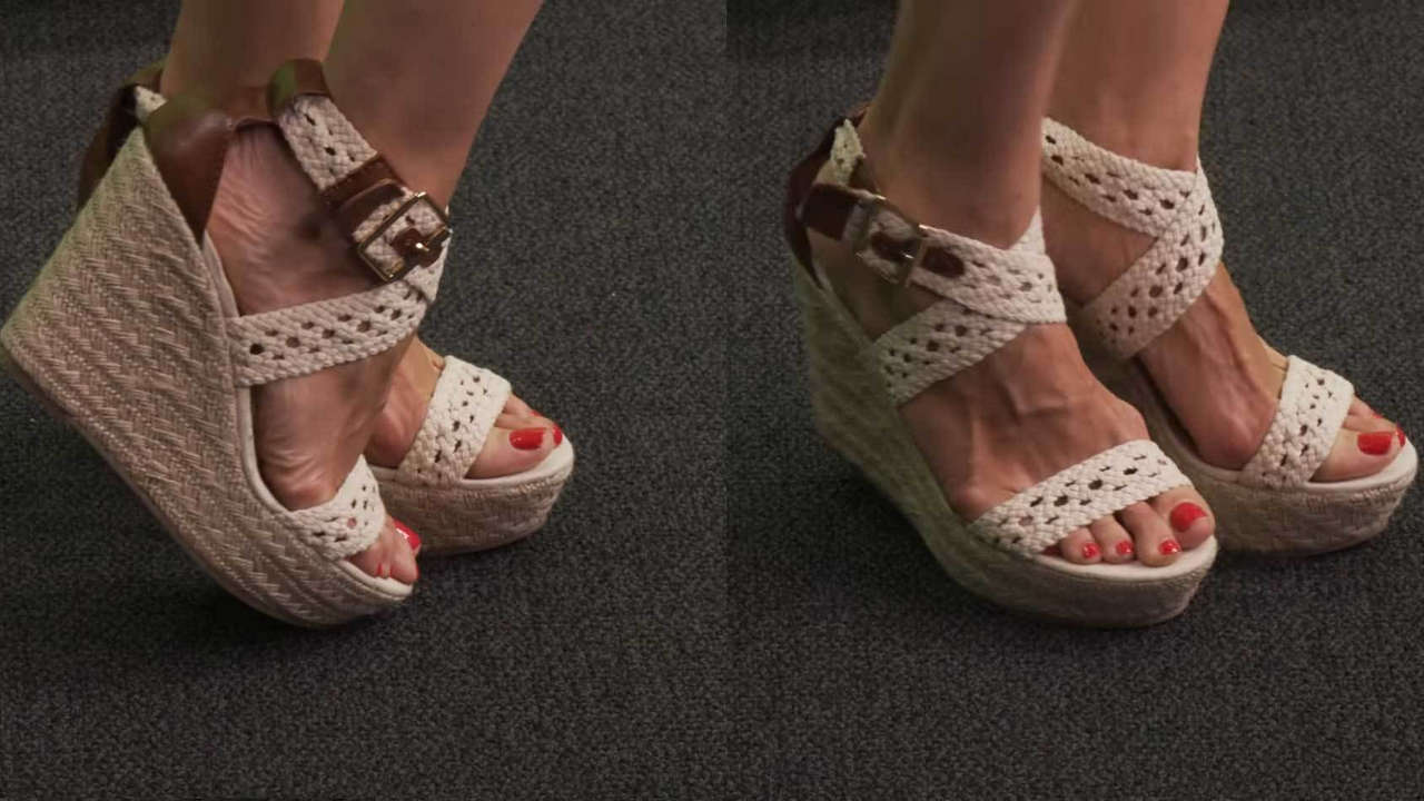 Valentine Bureau Feet