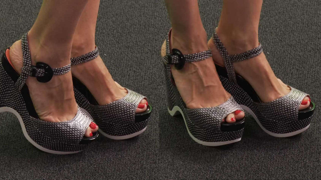 Valentine Bureau Feet