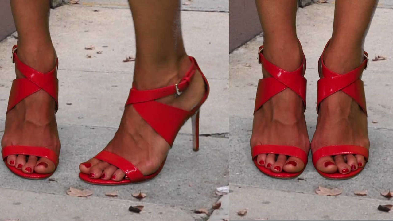 Valentine Bureau Feet