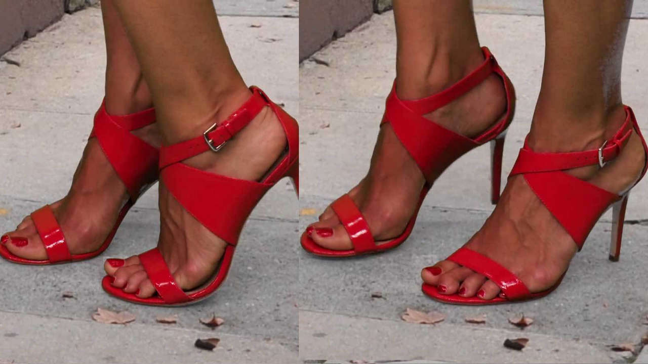 Valentine Bureau Feet