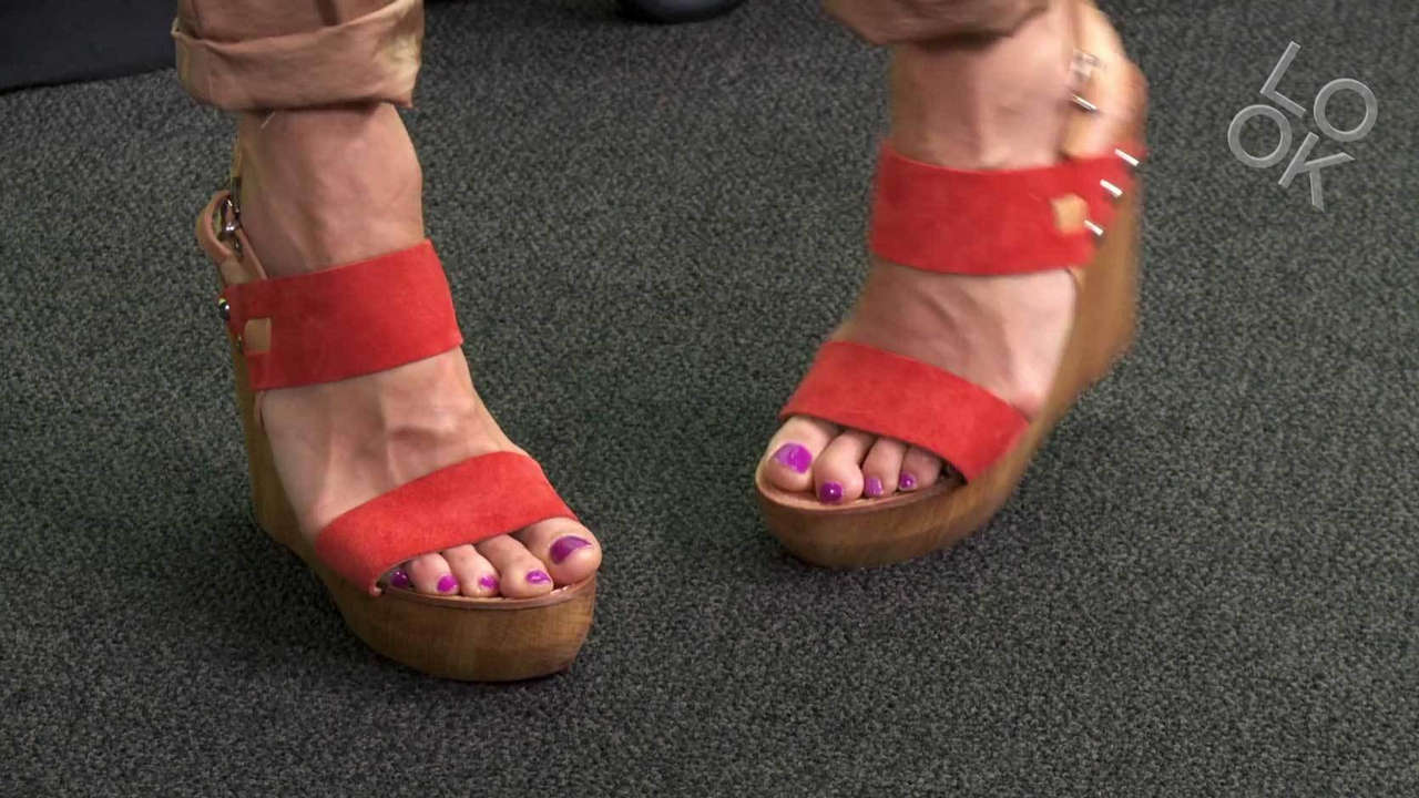 Valentine Bureau Feet