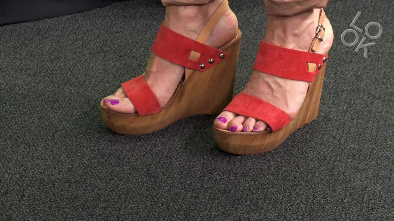 Valentine Bureau Feet