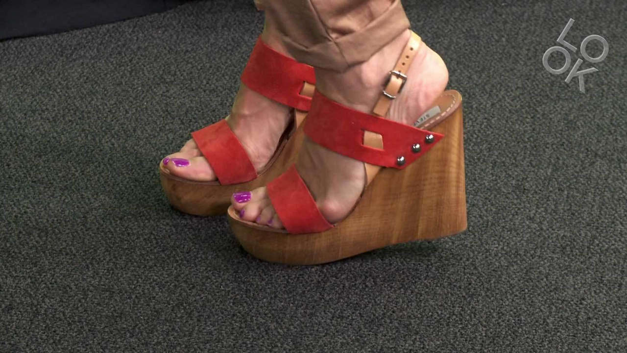 Valentine Bureau Feet