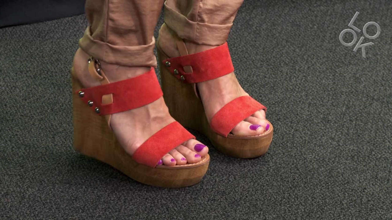 Valentine Bureau Feet