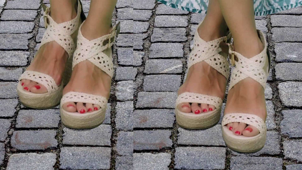 Valentine Bureau Feet