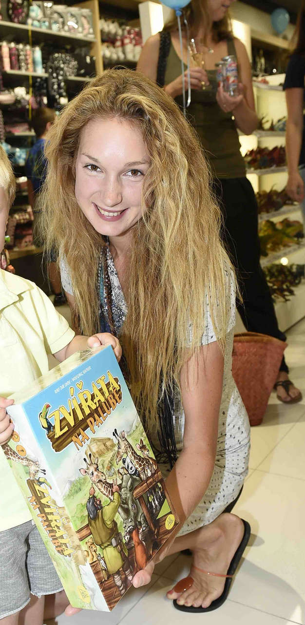 Josefina Nesvadbova Feet