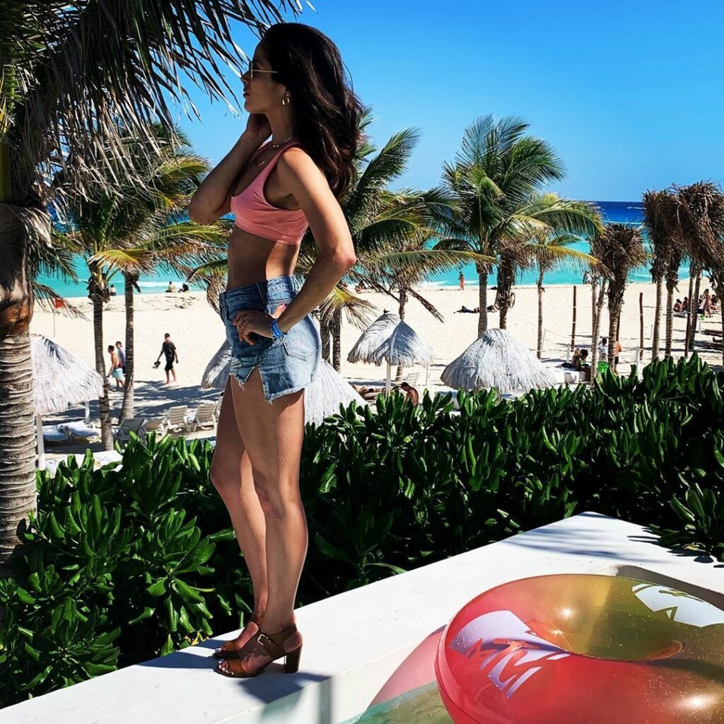 Nany Gonzalez Feet (6 photos)