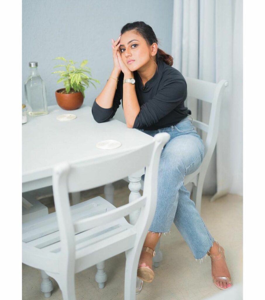 Shanudrie Priyasad Feet (34 images)
