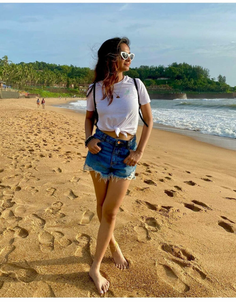 Anushka Sen Feet (12 photos)