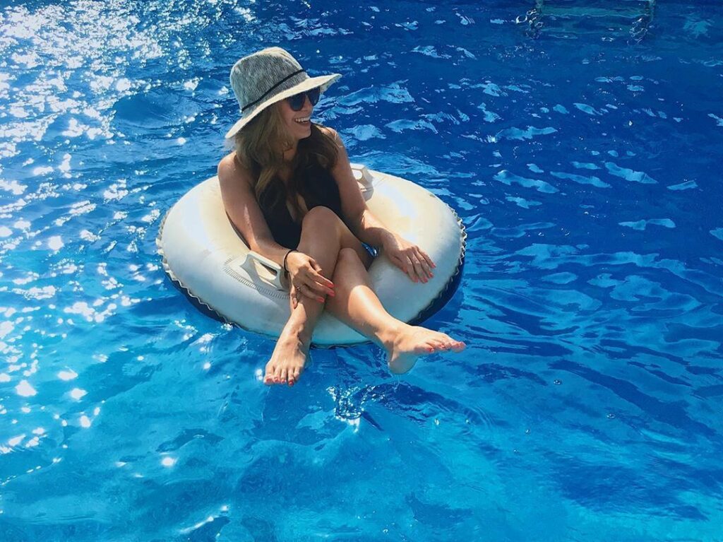Amanda Bossard Feet (17 photos)