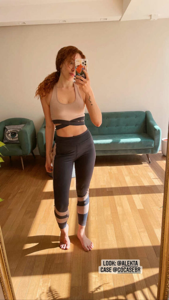 Bruna Vieira Feet (21 images)