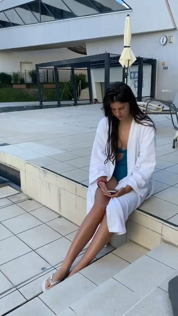 Linda Pigoni Feet (15 photos)