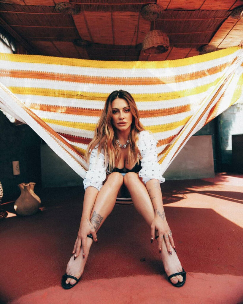 Cleo Feet (12 pictures)