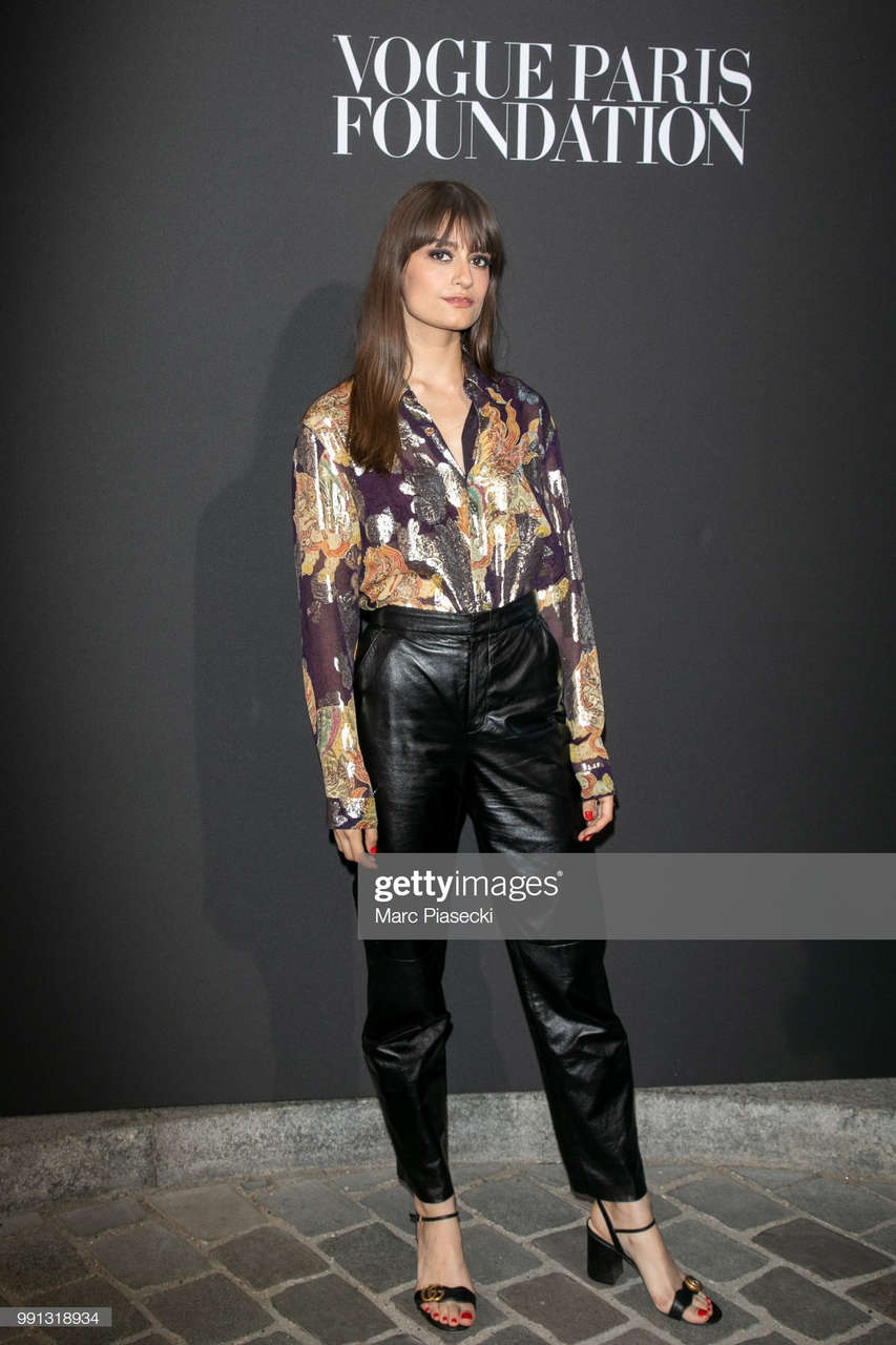 Clara Luciani Feet