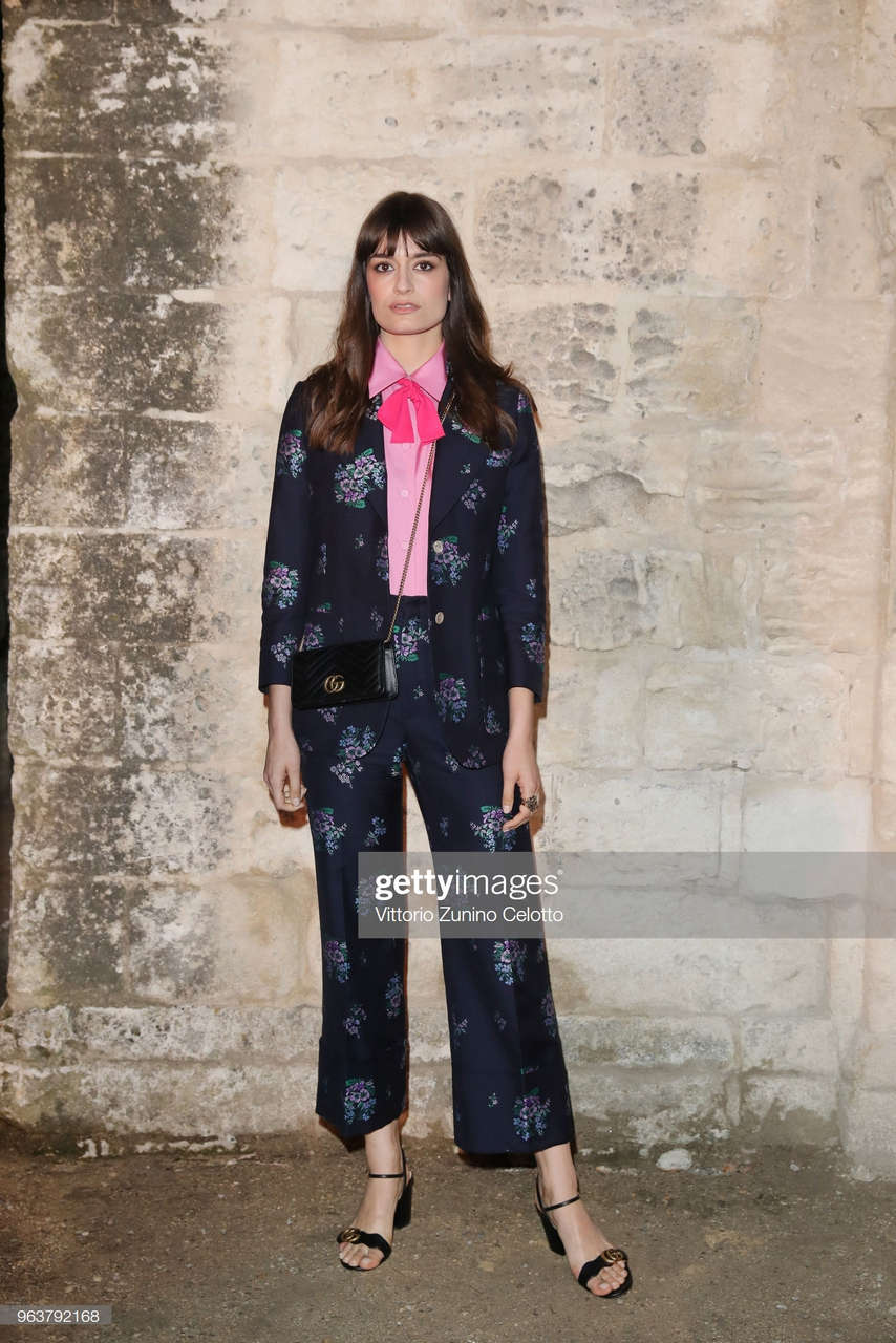 Clara Luciani Feet