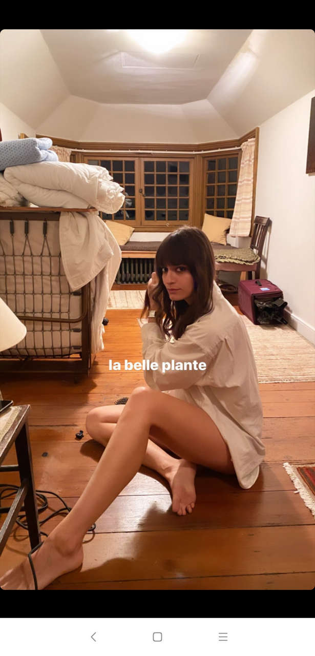 Clara Luciani Feet