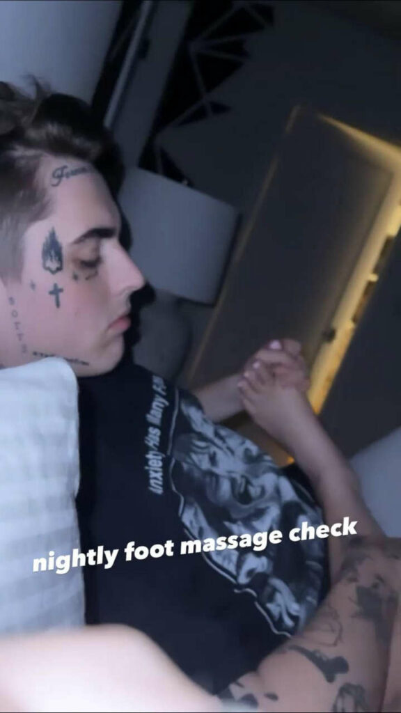 Tana Mongeau Feet (20 photos)