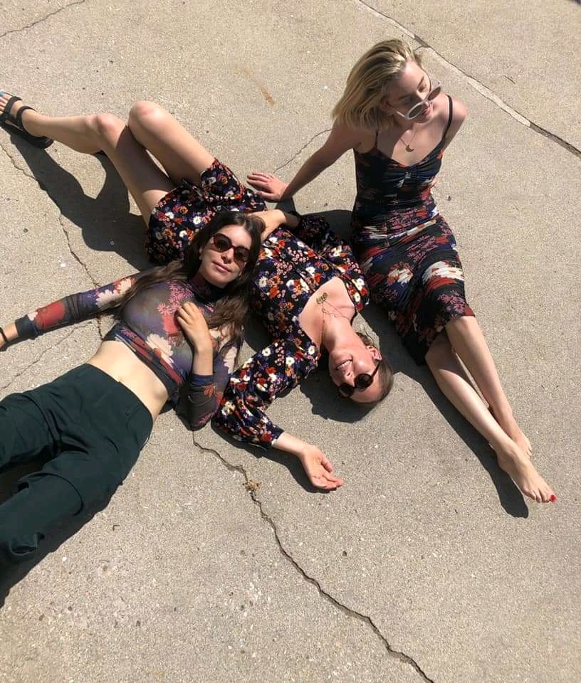Este Haim Feet